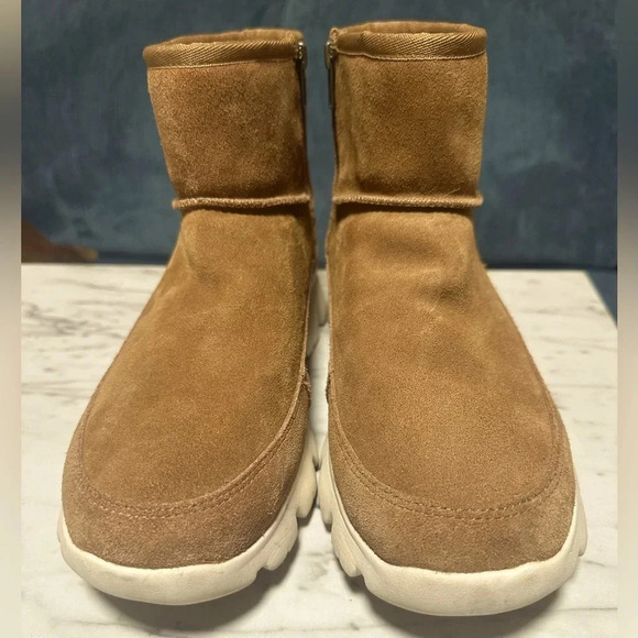UGG Shoes - Ugg Palomar Size 10. Color: Tan/White. Good condition.